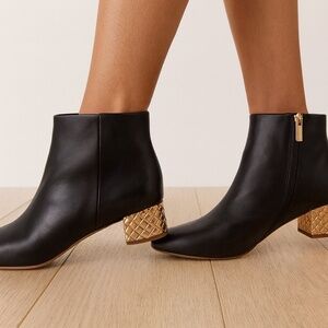 Banana Republic Black Leather Ankle Boots | Gold Textured Heel | Size 7M